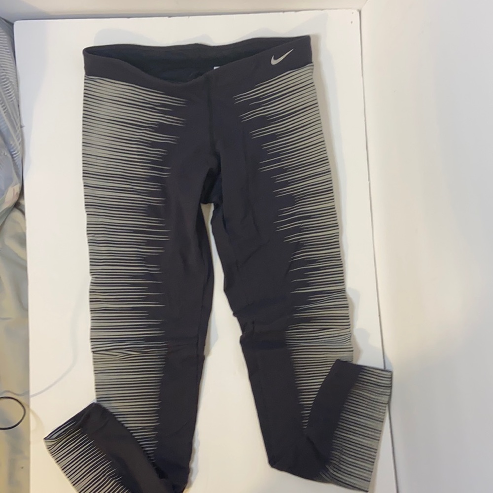Nike dry fit reflective running leggings. Size small black and gray